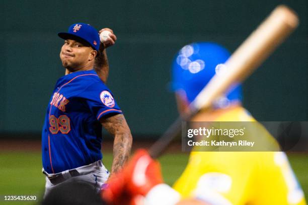 Taijuan Walker of the New York Mets pitches in the second inning against the Boston Red Sox at Fenway Park on September 22, 2021 in Boston,...