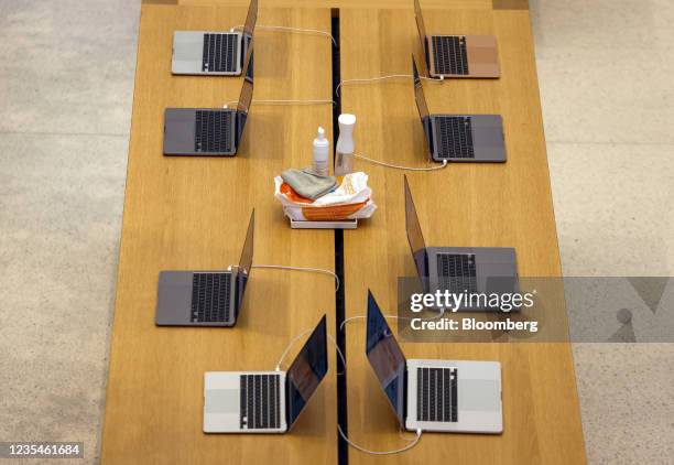 Computer Note Table 254,119 Note Book Table Stock Photos, High-Res Pictures, and Images ...