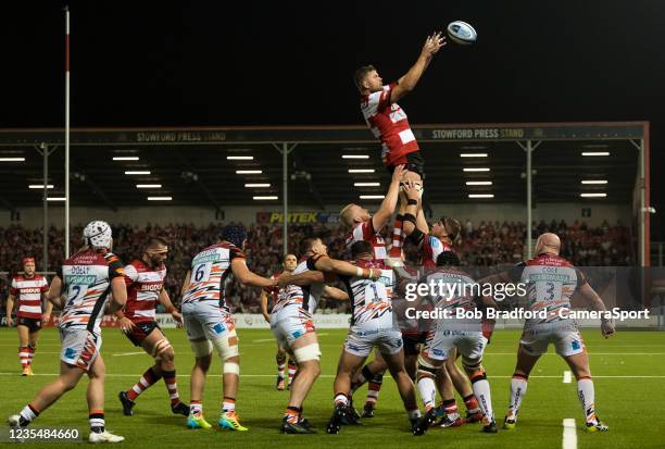 Gloucester's Ed Slater claims the lineout during the Gallagher Premiership Rugby match between Gloucester Rugby and Leicester Tigers at Kingsholm...