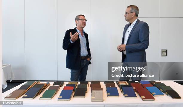 September 2021, North Rhine-Westphalia, Siegburg: Kai Diekmann hands over diaries by Wolfram Humperdinck to Stefan Rosemann , Mayor of Siegburg....