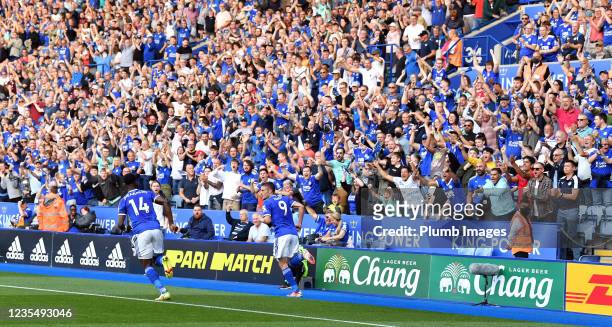 Jamie Vardy of Leicester City celebrates with the fans after making it 2-2 during the Premier League match between Leicester City and Burnley at King...