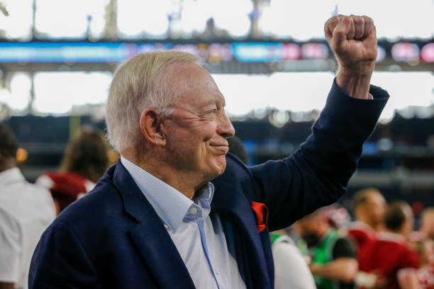 Dallas Cowboys owner Jerry Jones celebrates with the Arkansas Razorbacks players after winning Southwest Classic game between the Texas A&M Aggies...