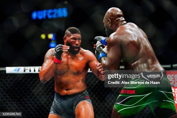 Curtis Blaydes and Jairzinho Rozenstruik during their Heavyweight fight during UFC 266 at T-Mobile Arena on September 25, 2021 in Las Vegas, Nevada.