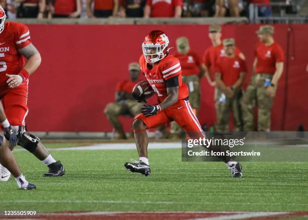 Houston Cougars wide receiver Nathaniel Dell returns the punt during the college football game between the Navy Midshipmen and Houston Cougars on...