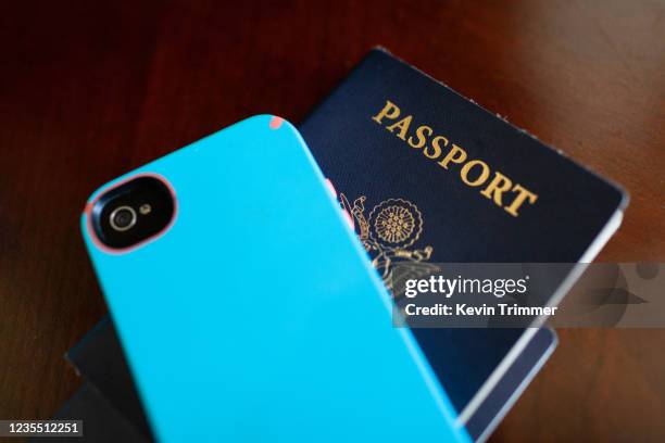 passport with phone on table - phone cover stock pictures, royalty-free photos & images