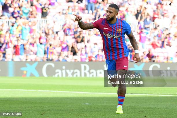 Barcelona's Dutch forward Memphis Depay celebrates after shooting a penalty kick and scoring the opening goal during the Spanish League football...