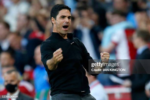 Arsenal's Spanish manager Mikel Arteta celebrates on the final whistle in the English Premier League football match between Arsenal and Tottenham...