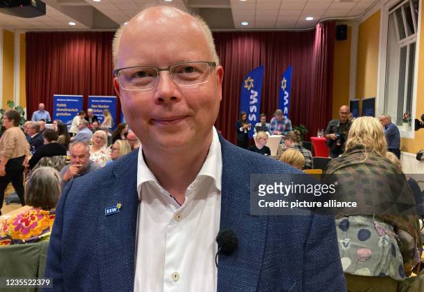 September 2021, Schleswig-Holstein, Flensburg: Stefan Seidler, top candidate of the Southern Schleswig Voters' Association , smiles into the camera...