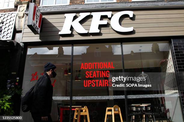 Kfc London O2 777 Kfc Uk Stock Photos, High-Res Pictures, and Images - Getty Images