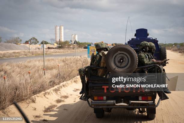 Rwandan soldiers patrol in Afungi near the Total complex, Cabo Delgado, on September 22, 2021. - Since July 2021 a contingent of a thousand Rwandan...