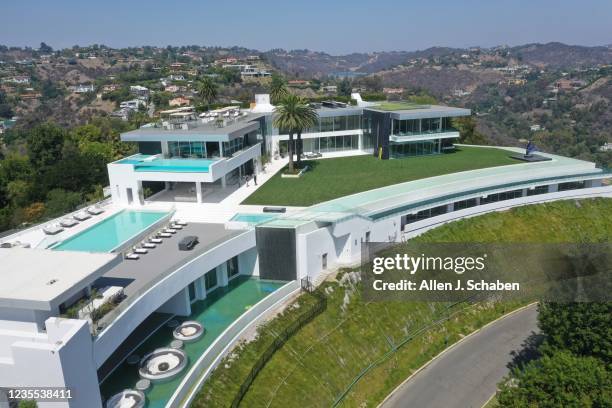 Beverly Hills, CA Court-appointed receiver Ted Lanes, who now controls the property and is in charge of finding a buyer and paying off the lenders...