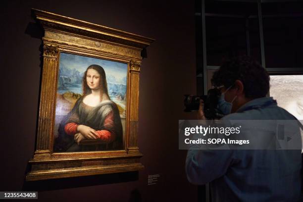 Visitor takes pictures of a copy of Mona Lisa during the Presentation of the Exhibition of Leonardo Da Vinci at the Museo Nacional del Prado. The...
