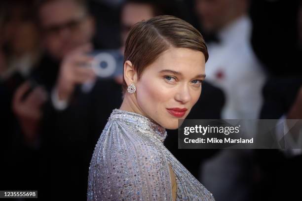 Léa Seydoux attends the "No Time To Die" World Premiere at Royal Albert Hall on September 28, 2021 in London, England.