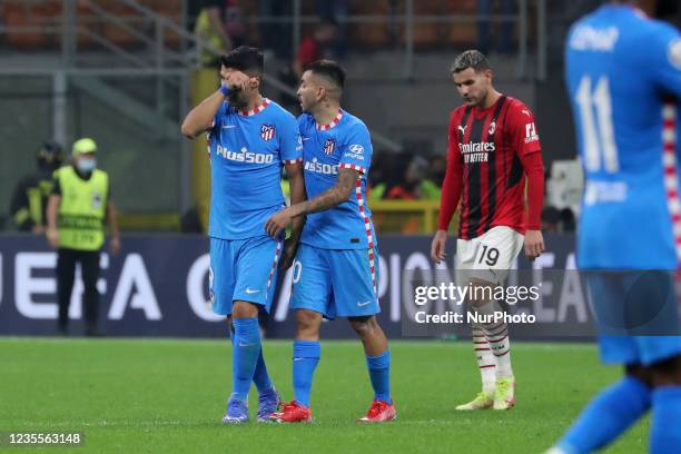 Luis Suarez of Atletico Madrid celebrates the win at end of the UEFA Champions League group B match between AC Milan and Atletico Madrid at Giuseppe...