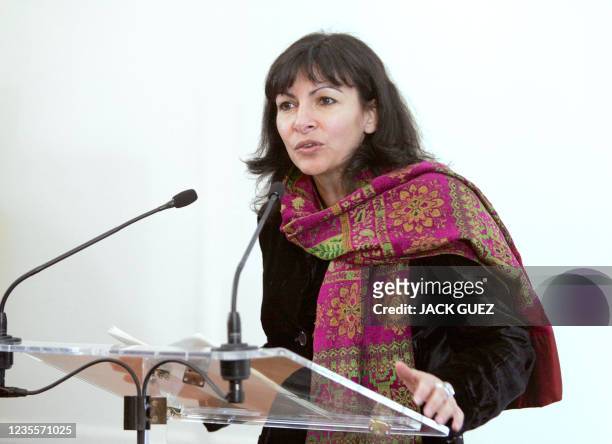 Anne Hidalgo, maire-adjoint de Paris, en charge de la Culture, s'exprime le 20 mars 2007 à Paris, lors de la présentation du projet de la future...