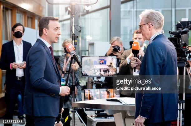 September 2021, Berlin: Paul Ziemiak , Secretary General of the CDU, in an interview with Theo Koll after the announcement of the first forecasts on...