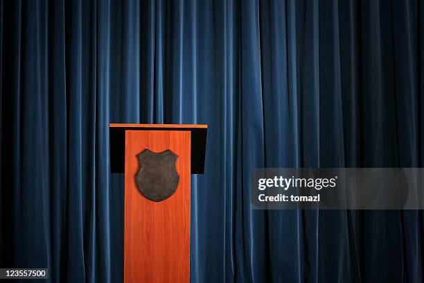 empty press conference room with a wooden podium - talarstol bildbanksfoton och bilder