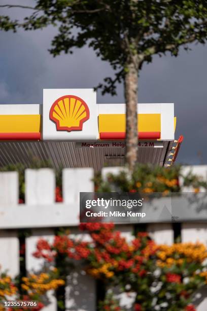 Shell Red Gas Shell World Photos and Premium High Res Pictures - Getty Images