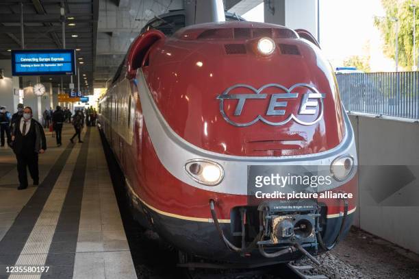 Beyond Uitroepteken Retentie 120 Trans Europe Express Train Photos and Premium High Res Pictures - Getty  Images