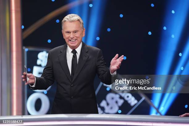Melissa Joan Hart, Tituss Burgess and Lacey Chabert Hosted by pop-culture legends Pat Sajak and Vanna White, Celebrity Wheel of Fortune takes a...