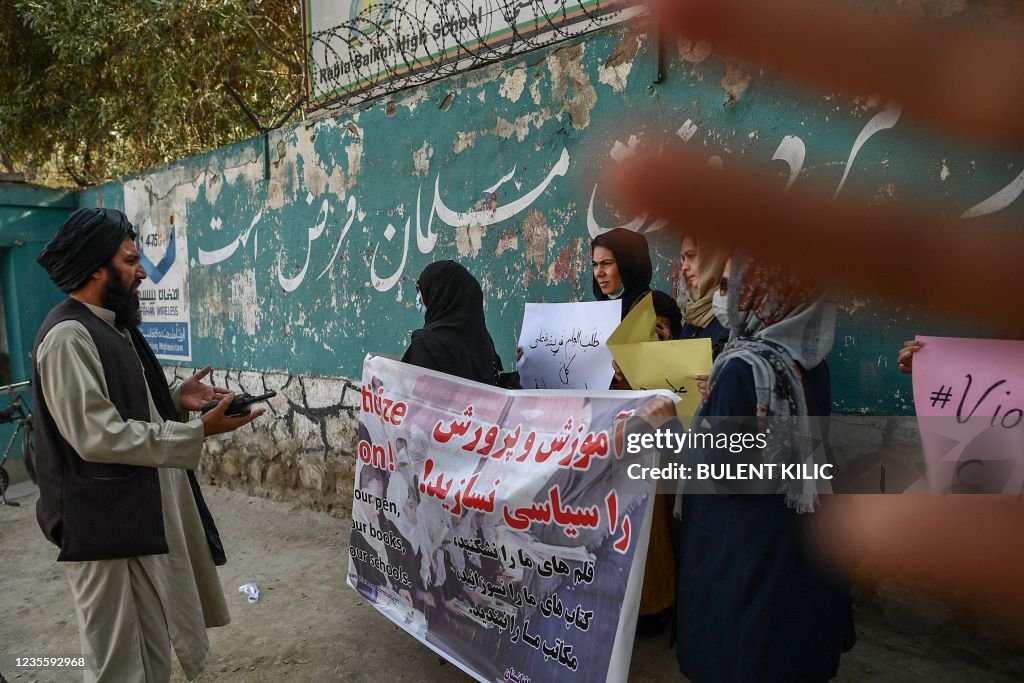 TOPSHOT-AFGHANISTAN-CONFLICT-WOMEN-PROTEST