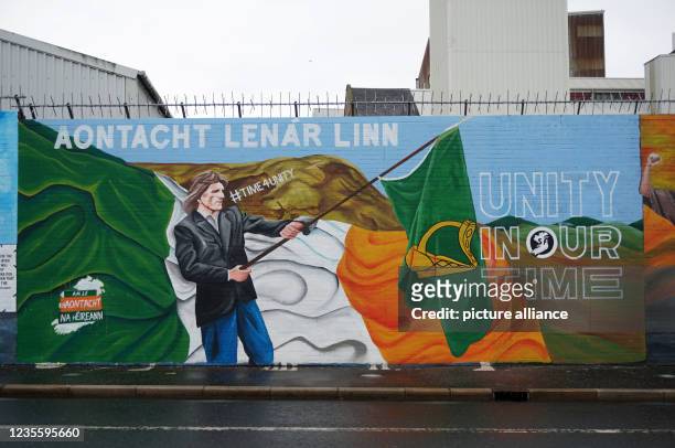 September 2021, United Kingdom, Belfast: A graffiti on one of the Peace Walls promotes the reunification of Northern Ireland with the Republic of...