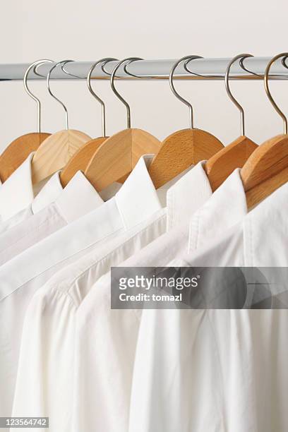 gruppe von weißen hemden - halter top stock-fotos und bilder