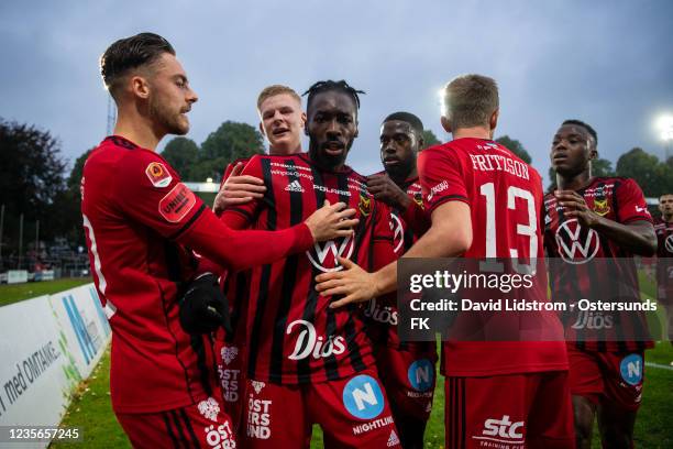 Blair Turgott of Ostersunds FK and players of Ostersunds FK celebrates after scoring the 1-1 goal during the Allsvenskan match between Halmstads BK...