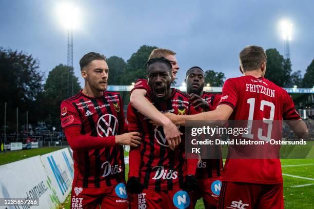 Blair Turgott of Ostersunds FK and players of Ostersunds FK celebrates after scoring the 1-1 goal during the Allsvenskan match between Halmstads BK...