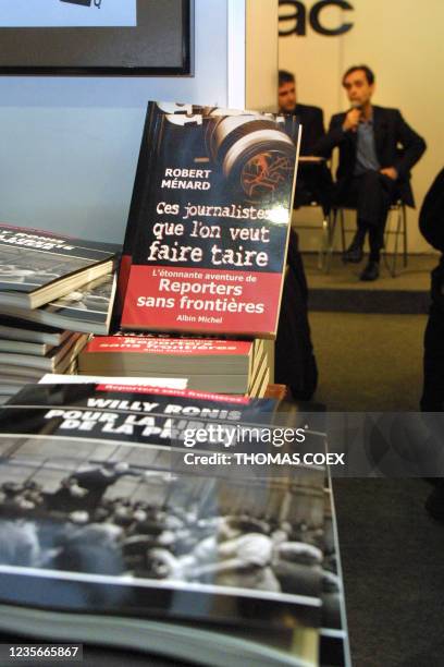 Le secrétaire général de Reporters sans Frontières Robert Ménard s'exprime, le 03 mai 2001 dans la FNAC Montparnasse à Paris, dans le cadre de la 11e...
