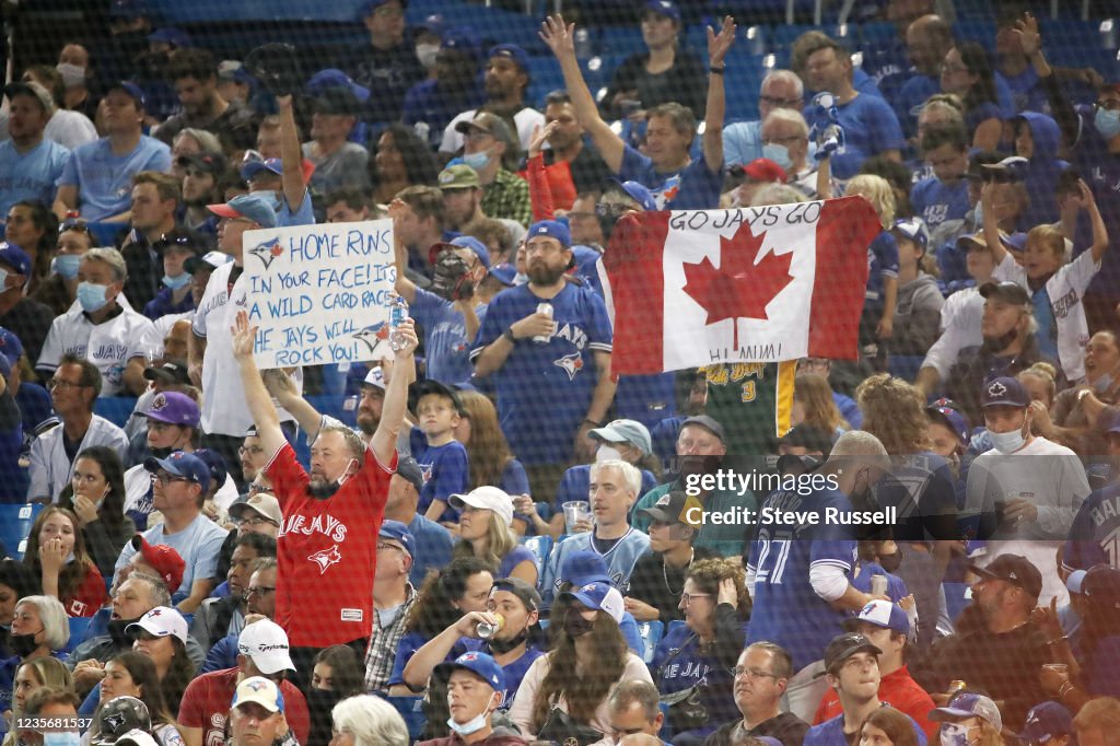 Toronto Blue Jays beat the Baltimore Orioles in the last game of the season, but wins by the New York Yankees and the Boston Red Sox eliminate the Jays from the postseason