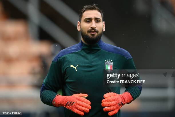 Italy's goalkeeper Gianluigi Donnarumma attends a training session on October 5, 2021 at the San Siro stadium in Milan, on the eve of their UEFA...