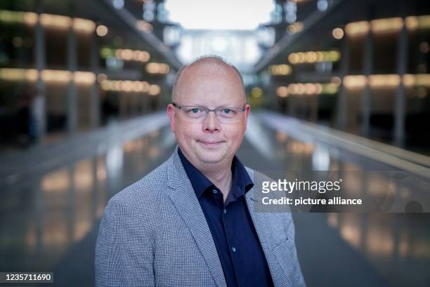 October 2021, Berlin: Stefan Seidler of the Südschleswigscher Wählerverband stands for a photo in the Paul-Löbe-Haus. For the first time in about 70...