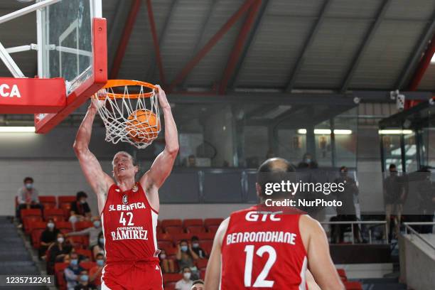 Dennis Clifford dunks during the match for Liga Placard between SL Benfica and Vitória SC, at Pavilhão FIdelidade, Lisboa, Portugal October, 2021