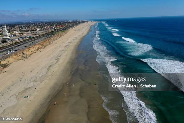 Huntington Beach, CA An aerial view of environmental oil spill cleanup crews picking up oil chucks off the beach from a major oil spill at Huntington...