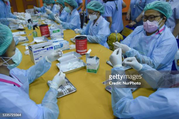 Health worker prepares a dose of the Pfizer vaccine for the Covid-19 coronavirus for high school students at Surasak Montree School in Bangkok on...