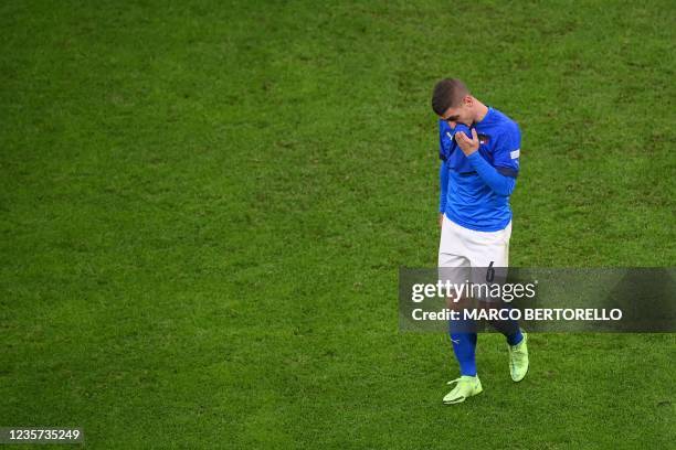 Italy's midfielder Marco Verratti reacts as he leaves the pitch during the UEFA Nations League semifinal football match between Italy and Spain at...