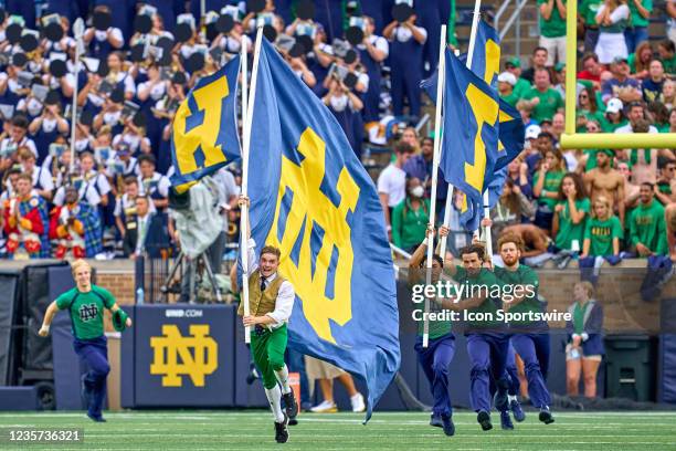 Notre Dame Mascot Photos And Premium High Res Pictures Getty Images notre-dame-mascot-photos-and-premium-high-res-pictures-getty-images