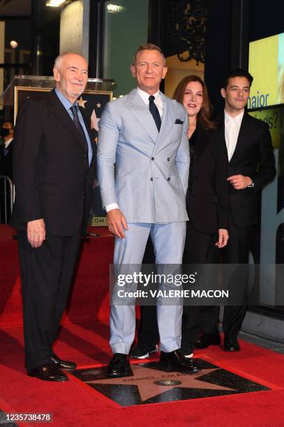 23 Michael G Wilson Screenwriter Stock Photos, High-Res Pictures, And Images - Getty Images