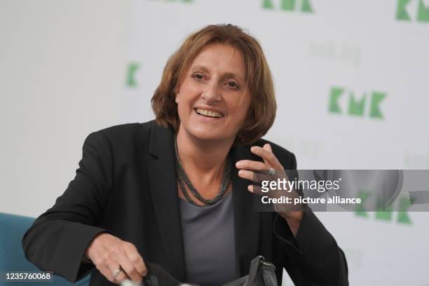 October 2021, Brandenburg, Potsdam: Britta Ernst, President of the Conference of Ministers of Education and Cultural Affairs and Minister of...