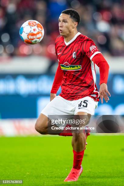 October 2021, Baden-Wuerttemberg, Freiburg: Football: Test matches, SC Freiburg - FC St. Pauli, as part of the official opening of the Europa Park...