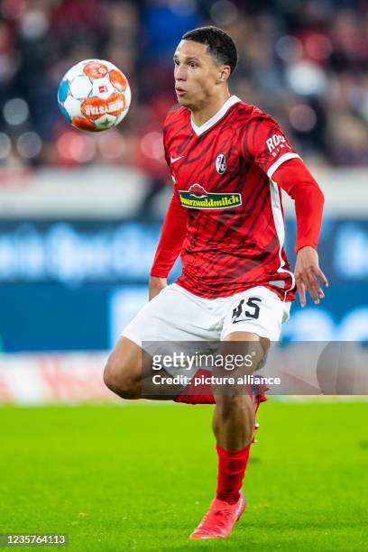 October 2021, Baden-Wuerttemberg, Freiburg: Football: Test matches, SC Freiburg - FC St. Pauli, as part of the official opening of the Europa Park...