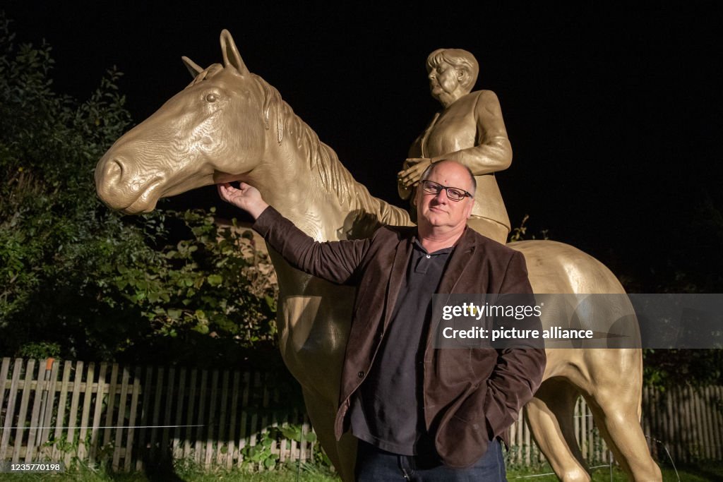 Concrete equestrian statue with chancellor unveiled