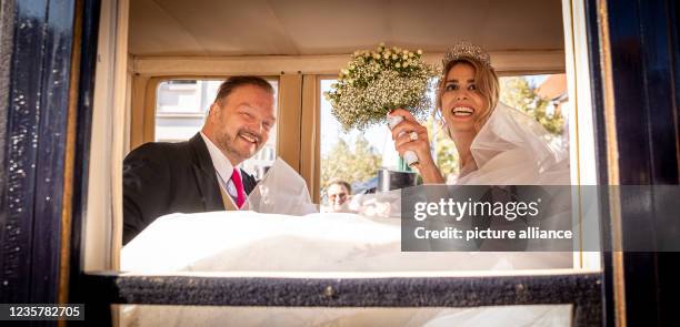 October 2021, Lower Saxony, Bückeburg: The groom, Prince Alexander zu Schaumburg-Lippe, and the bride, Princess Mahkameh zu Schaumburg-Lippe, sit in...