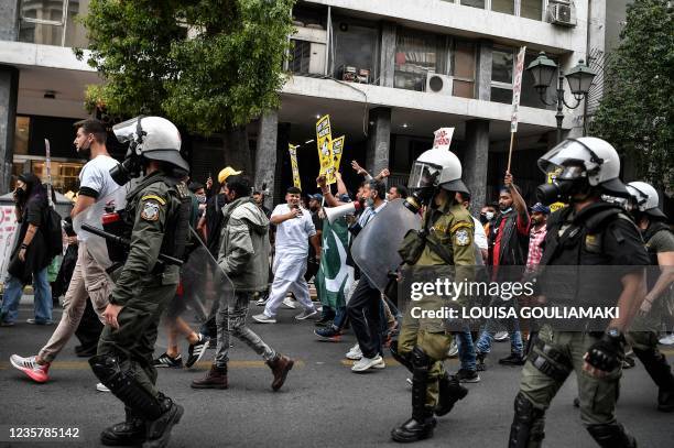 Anti Riot Fair Antifa Riot Photos and Premium High Res Pictures - Getty Images