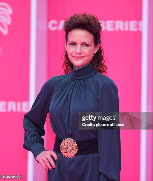 Cannes, France Canneseries, International Series Festival and MIPCOM with Italian American Actress Carla Gugino. Mandoga Media Germany
