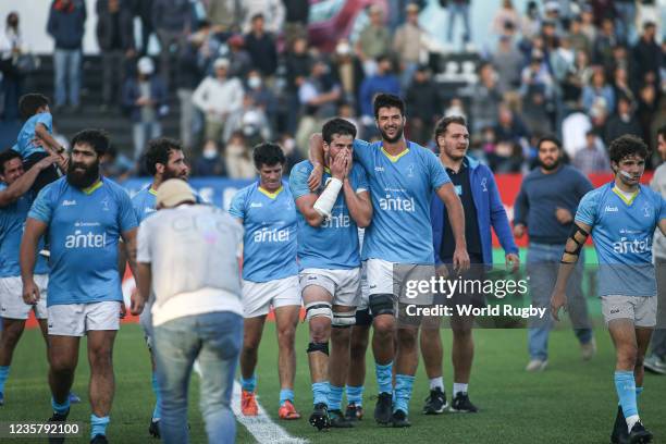 Players of Uruguay celebrate at the final of the game during a match between Uruguay and USA as part of Rugby World Cup 2023 Qualifying at Estadio...