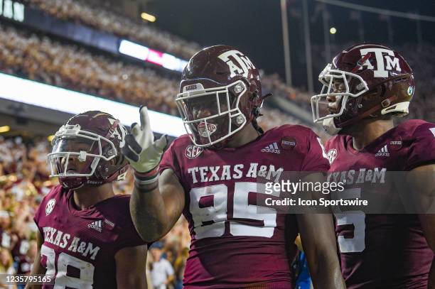 Texas A&M Aggies tight end Jalen Wydermyer celebrates a first half touchdown reception with Texas A&M Aggies running back Isaiah Spiller and Texas...