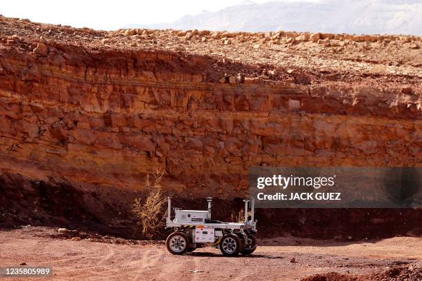 Robot Rover Moving In Monument With Visitors Robot Rover Photos and Premium High Res Pictures - Getty Images