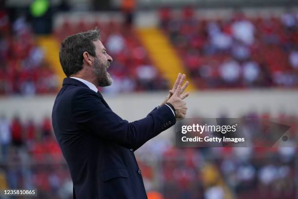 Head coach Thomas Christiansen of Panama gestures during the match between Panama and United States as part of the Concacaf 2022 FIFA World Cup...